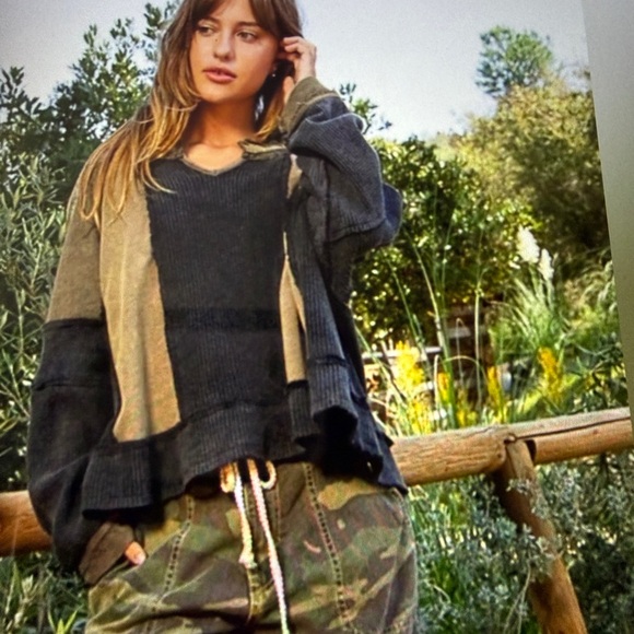 POL Women's Colorblock Knit Top - Black and Tan - Picture 9 of 9